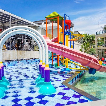 Furamaxclusive Ocean Beach Seminyak Bali Legian  Exterior photo Water park