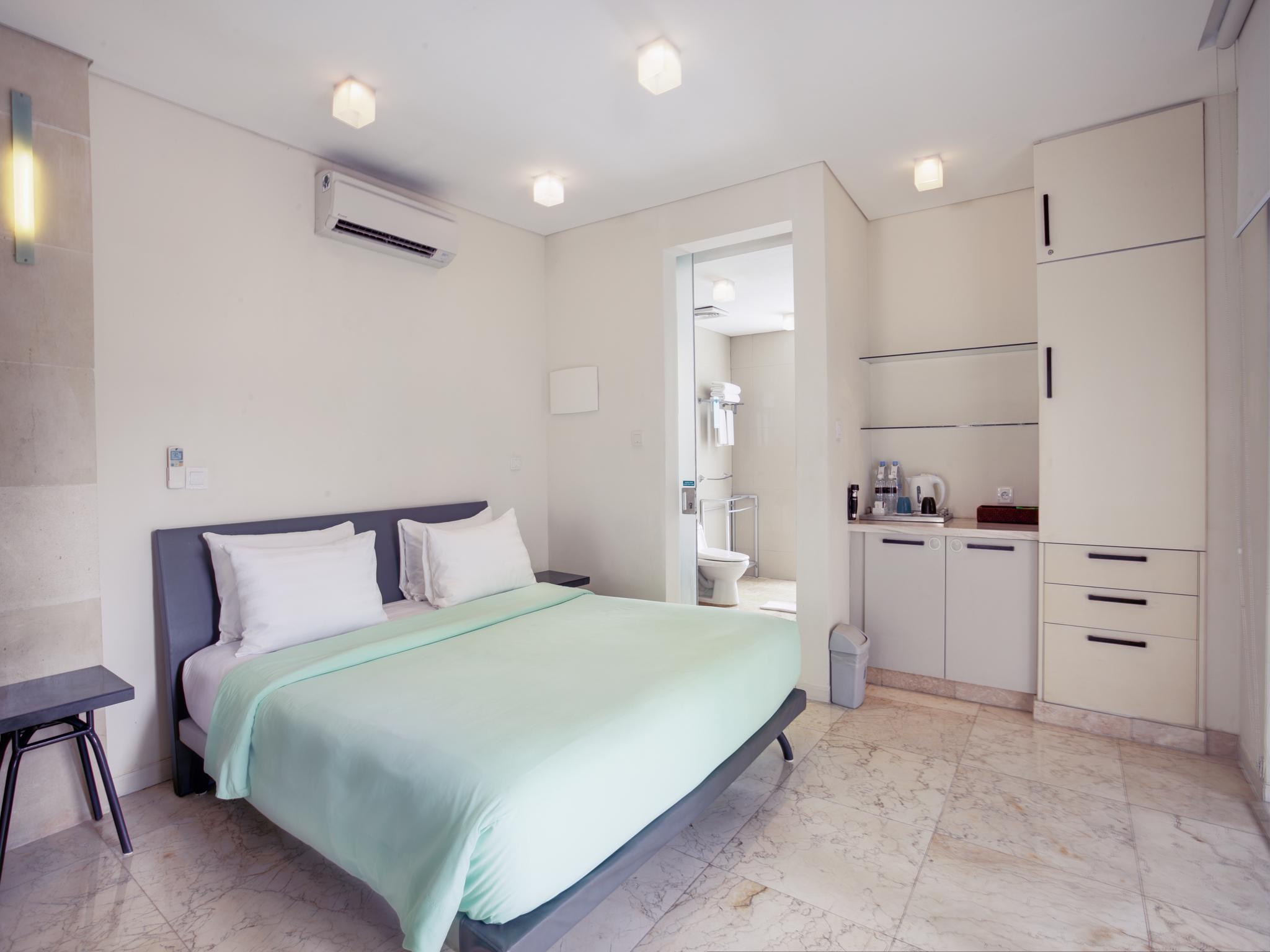 Furamaxclusive Ocean Beach Seminyak Bali Legian  Exterior photo A studio apartment