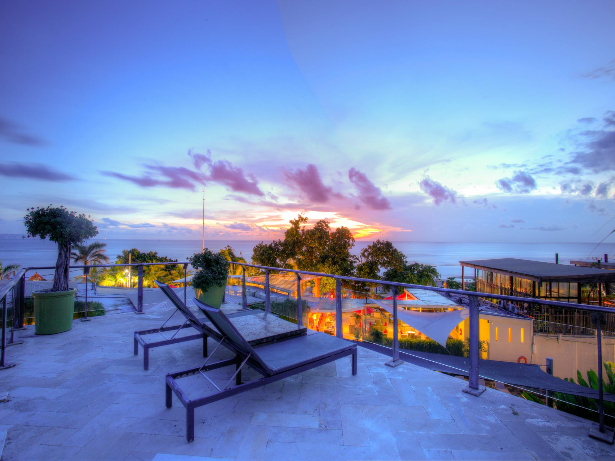 Furamaxclusive Ocean Beach Seminyak Bali Legian  Exterior photo Sunset at the rooftop of the hotel