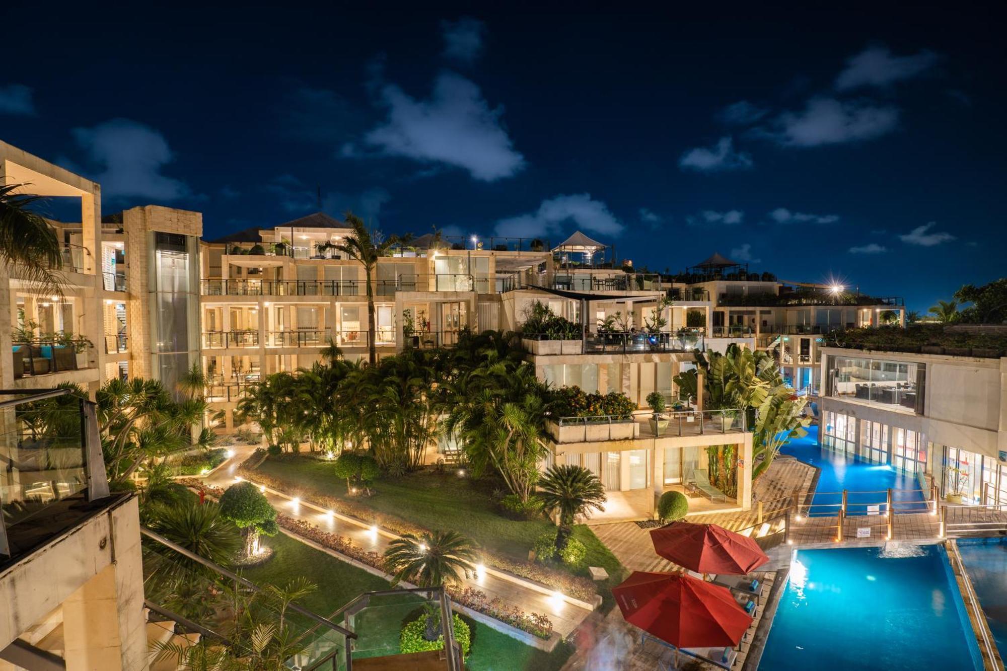 Furamaxclusive Ocean Beach Seminyak Bali Legian  Exterior photo The resort at night