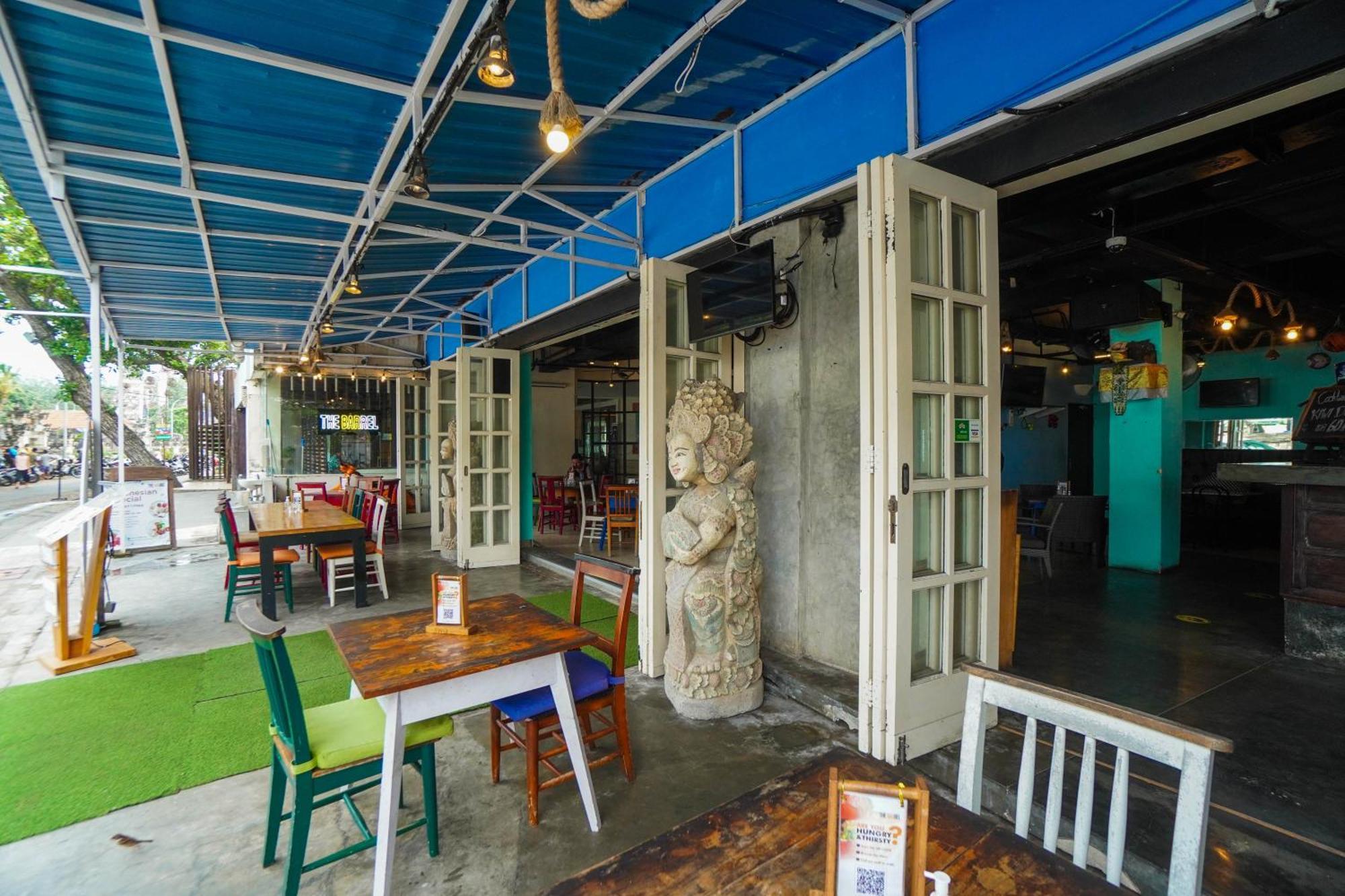 Furamaxclusive Ocean Beach Seminyak Bali Legian  Exterior photo The interior of a restaurant in Bali, Indonesia