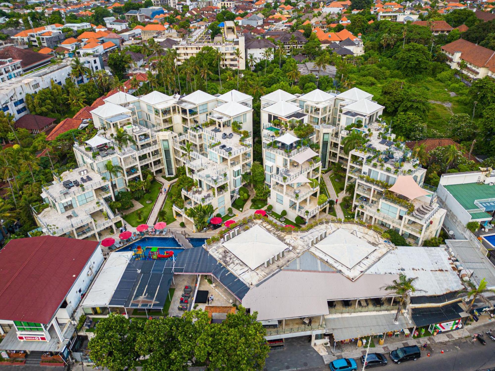 Furamaxclusive Ocean Beach Seminyak Bali Legian  Exterior photo The complex from above