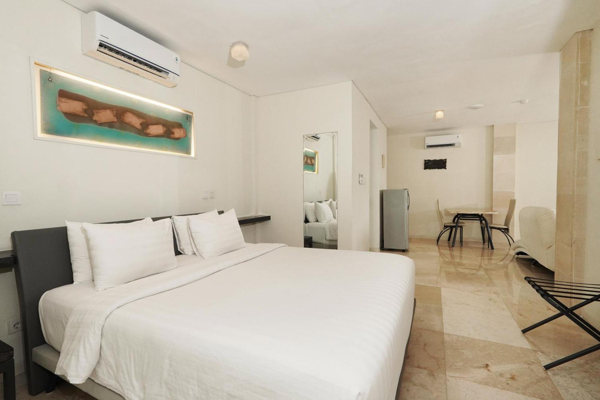Furamaxclusive Ocean Beach Seminyak Bali Legian  Exterior photo Deluxe room