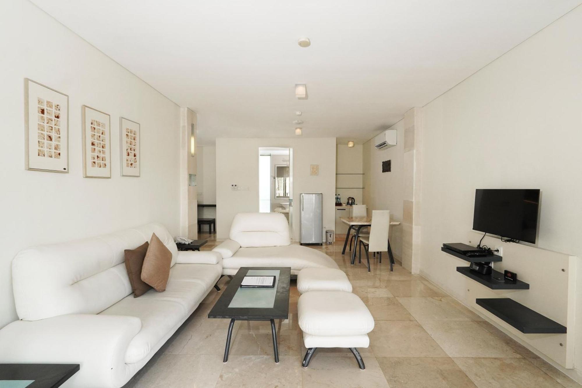 Furamaxclusive Ocean Beach Seminyak Bali Legian  Exterior photo A typical apartment at the complex