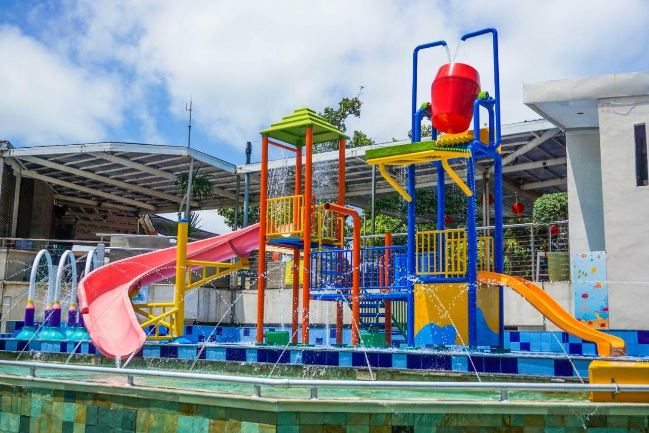 Furamaxclusive Ocean Beach Seminyak Bali Legian  Exterior photo Water park