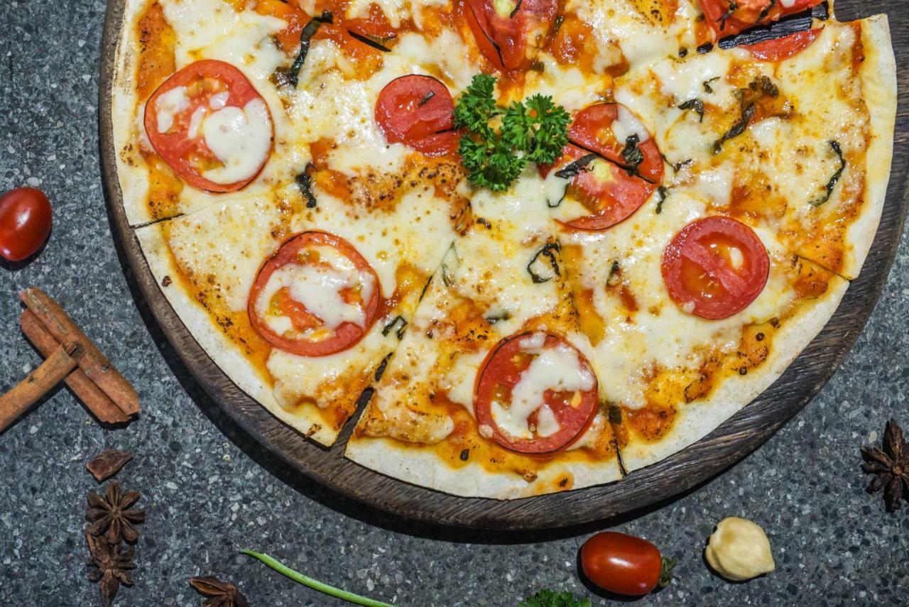 Furamaxclusive Ocean Beach Seminyak Bali Legian  Exterior photo Pizza